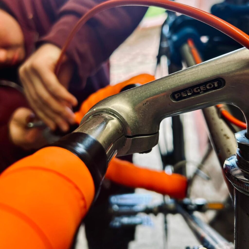 Réglage des freins d'un vélo vintage Peugeot