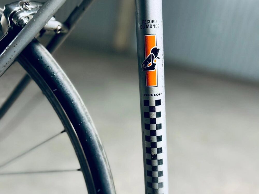 Vélo Peugeot PBN10 orange et gris tube de selle