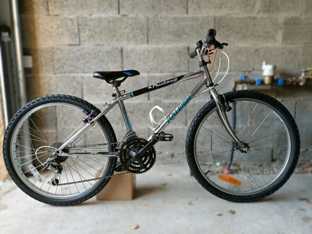 Vélo Raleigh Mustang customisé vu de côté