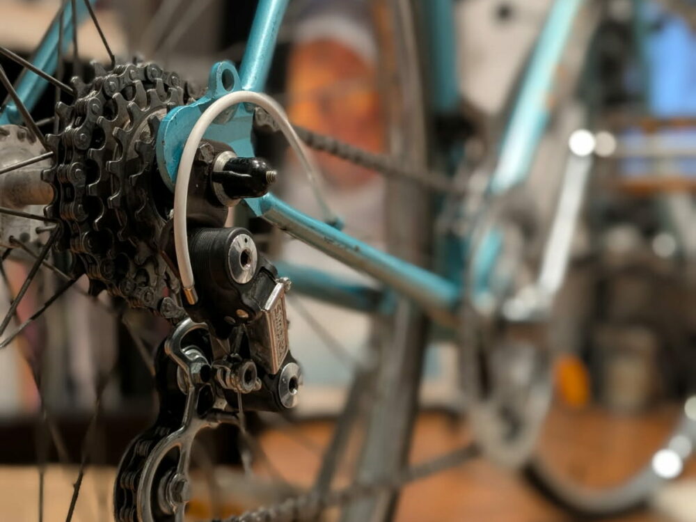 Vélo Helium zoom sur la roue libre maillard et son dérailleur Simplex